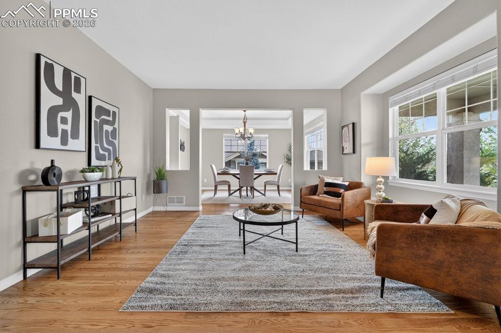 Image 4 of 50: Living Room