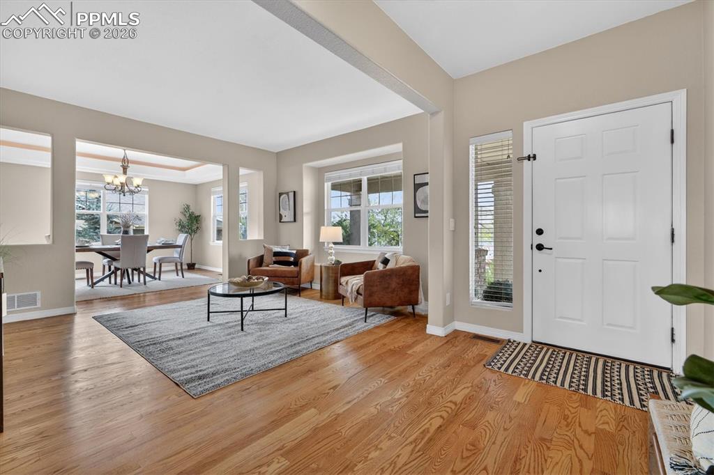 Image 5 of 50: Entry