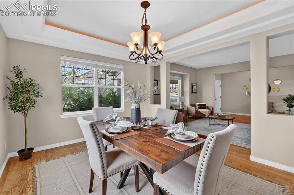 Image 8 of 50: Dining Area