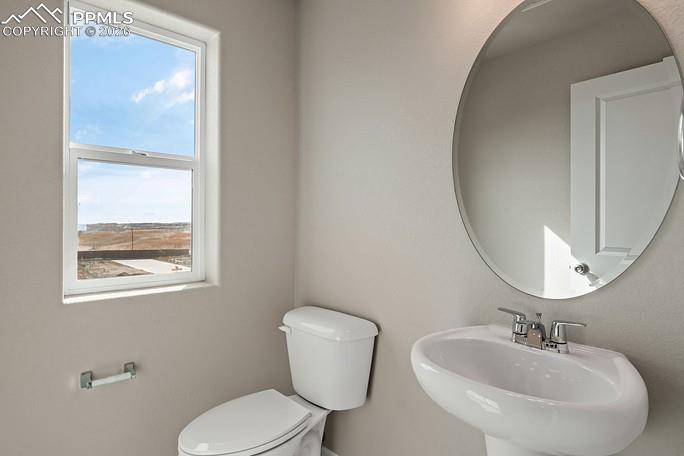 Image 11 of 15: Bathroom