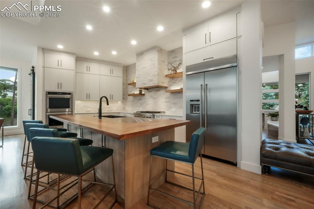 Image 11 of 50: Kitchen