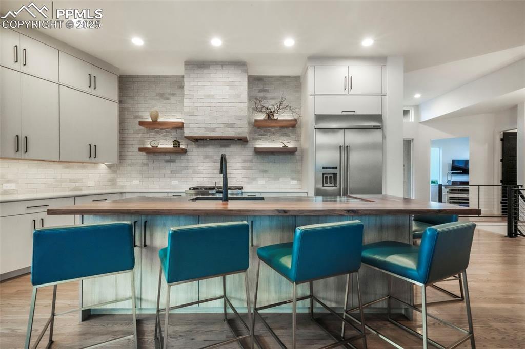 Image 14 of 50: Kitchen