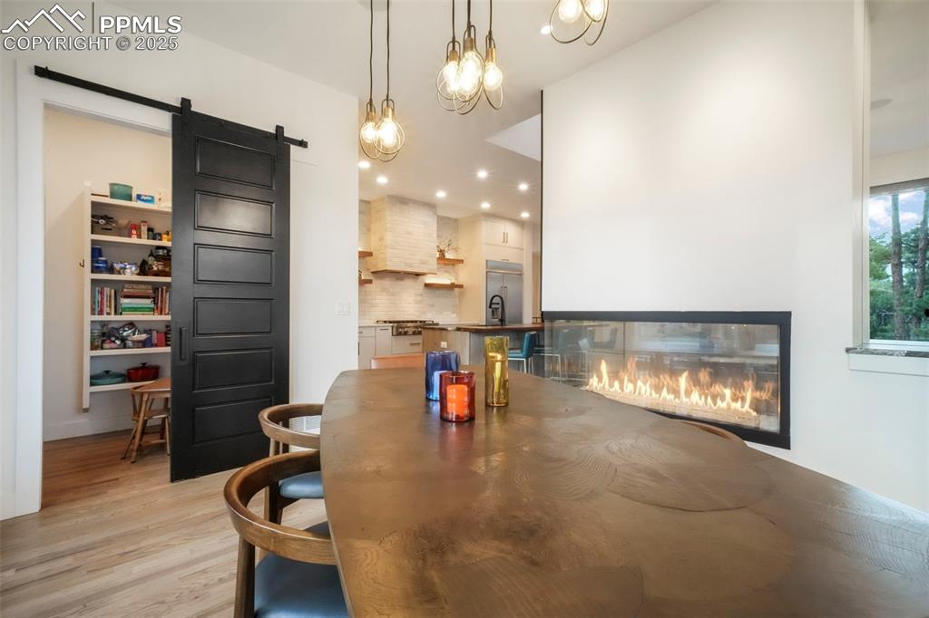 Image 15 of 50: Dining Area