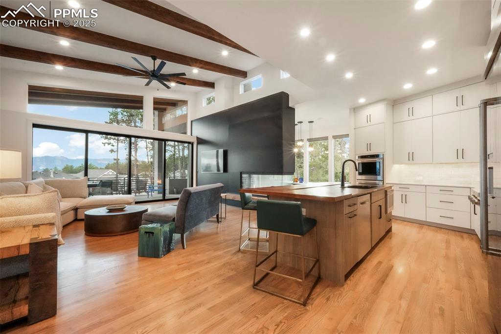 Image 16 of 50: Great Room