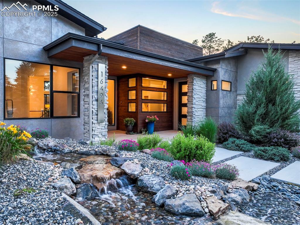 Image 2 of 50: Entry