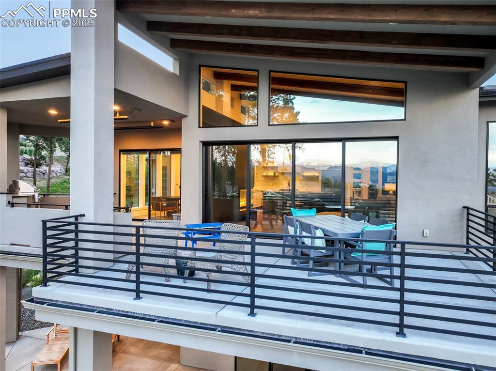 Image 20 of 50: Patio