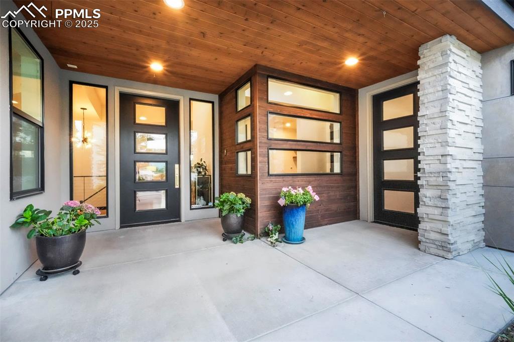 Image 3 of 50: Entry