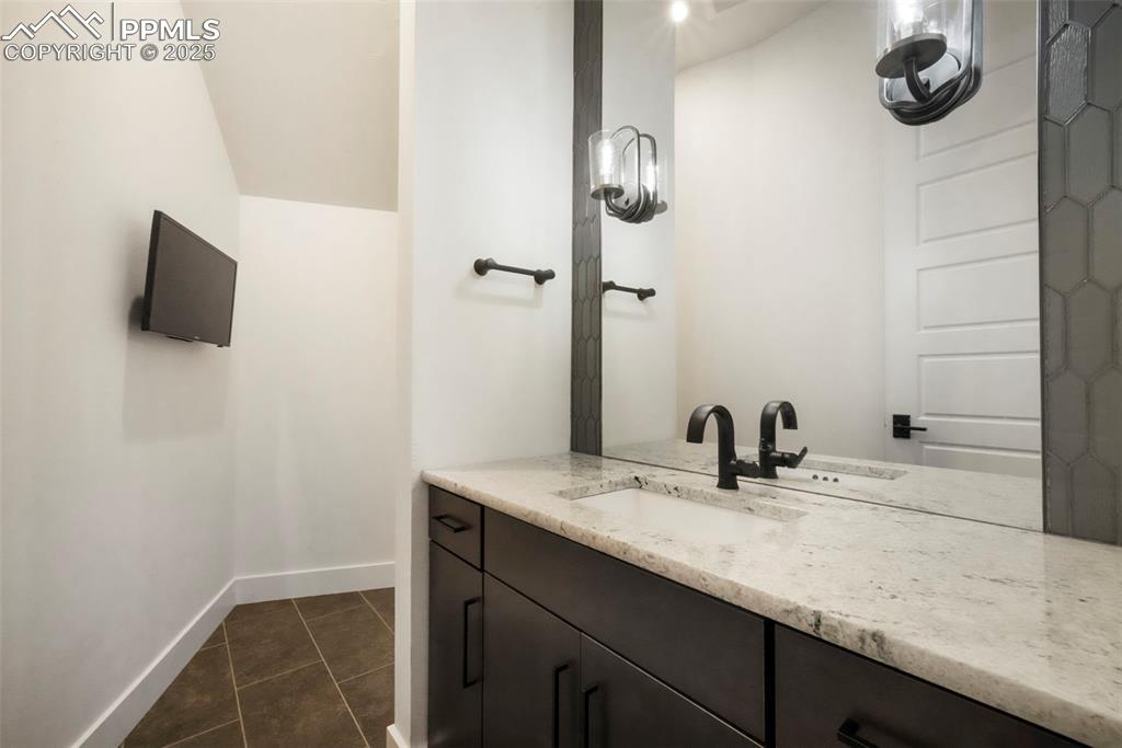 Image 31 of 50: Bathroom