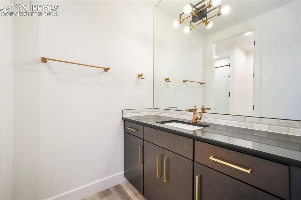 Image 41 of 50: Bathroom