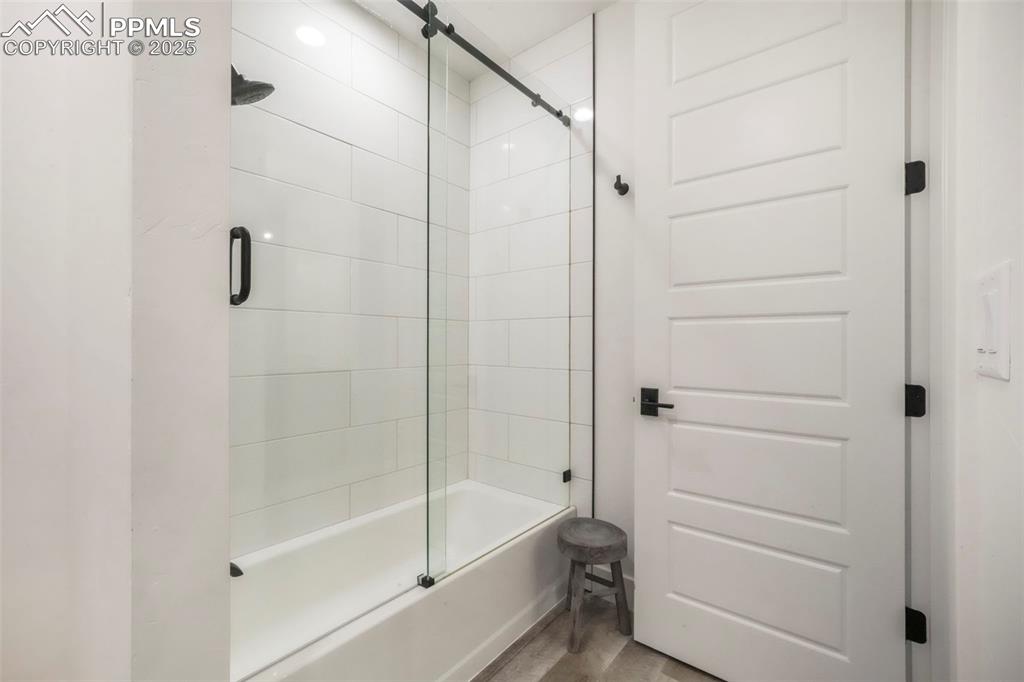 Image 42 of 50: Bathroom