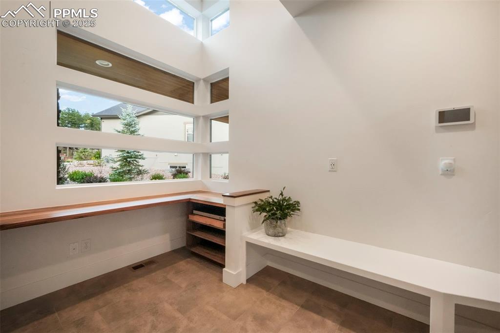 Image 6 of 50: Mud Room