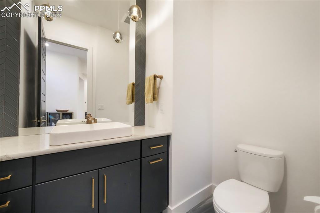 Image 9 of 50: Bathroom