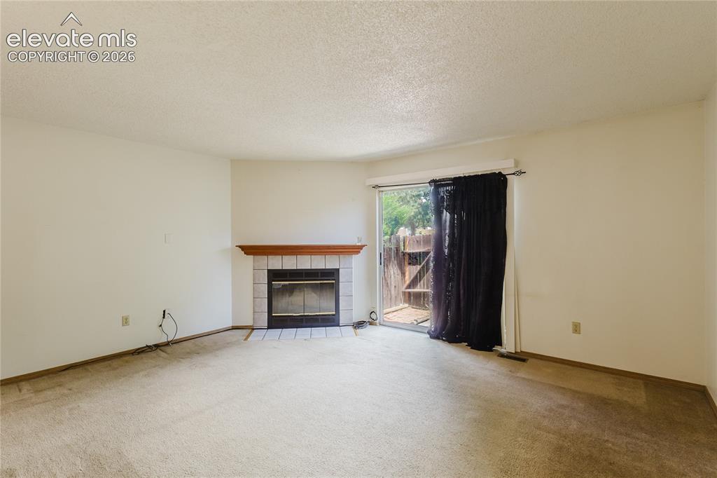 Image 3 of 32: Living Room