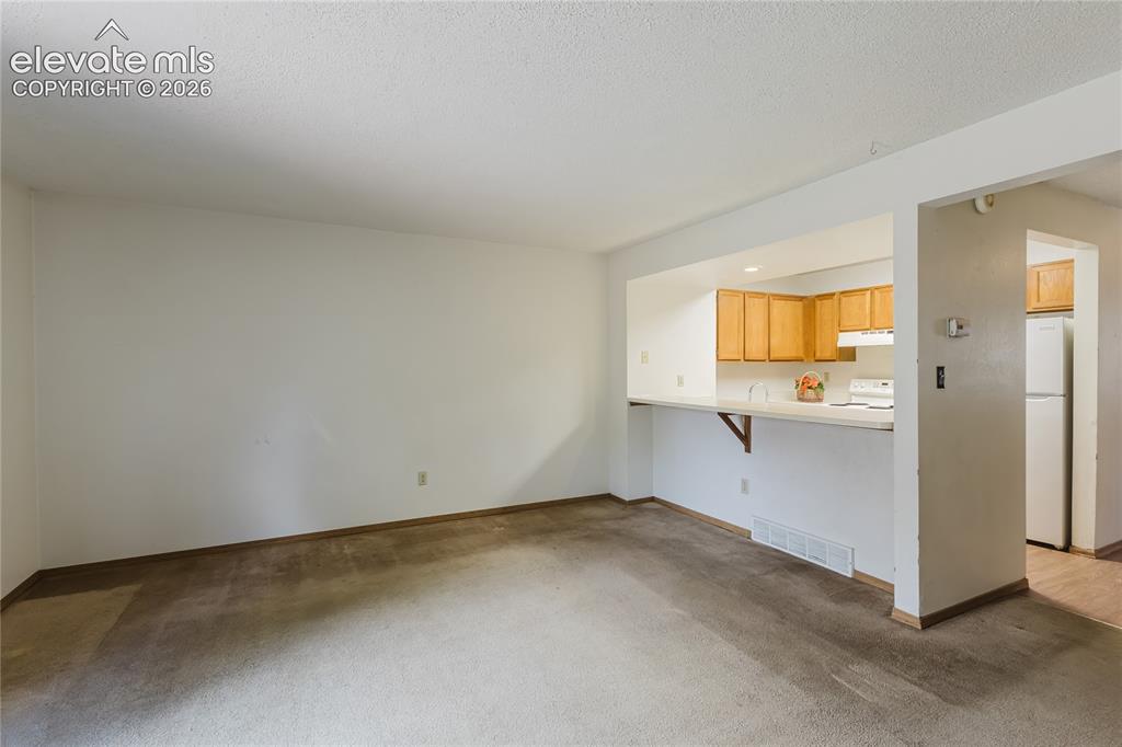 Image 7 of 32: Living Room