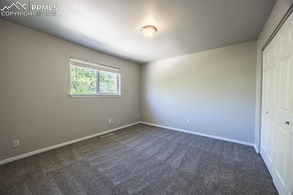 Image 10 of 25: Bedroom