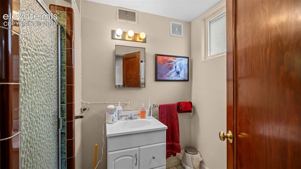 Image 15 of 25: Bathroom
