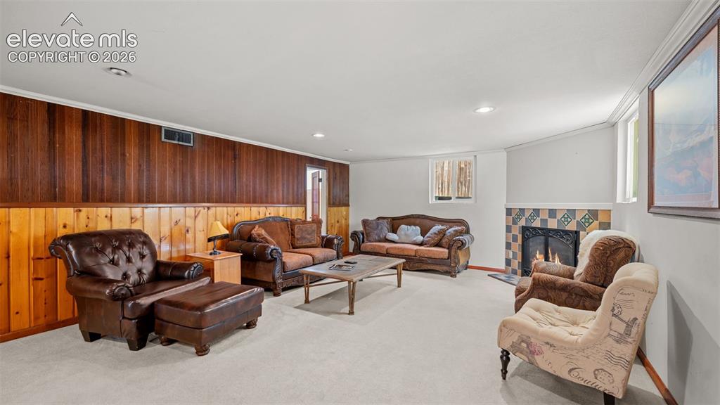 Image 16 of 25: Living Room