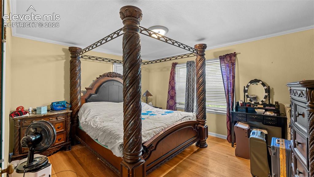 Image 20 of 25: Bedroom