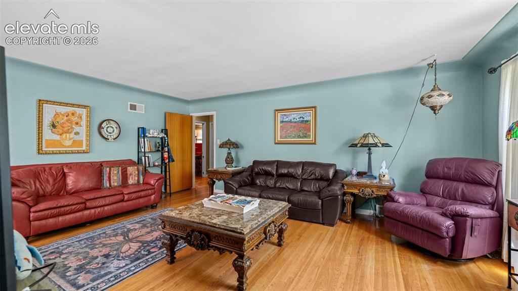 Image 4 of 25: Living Room