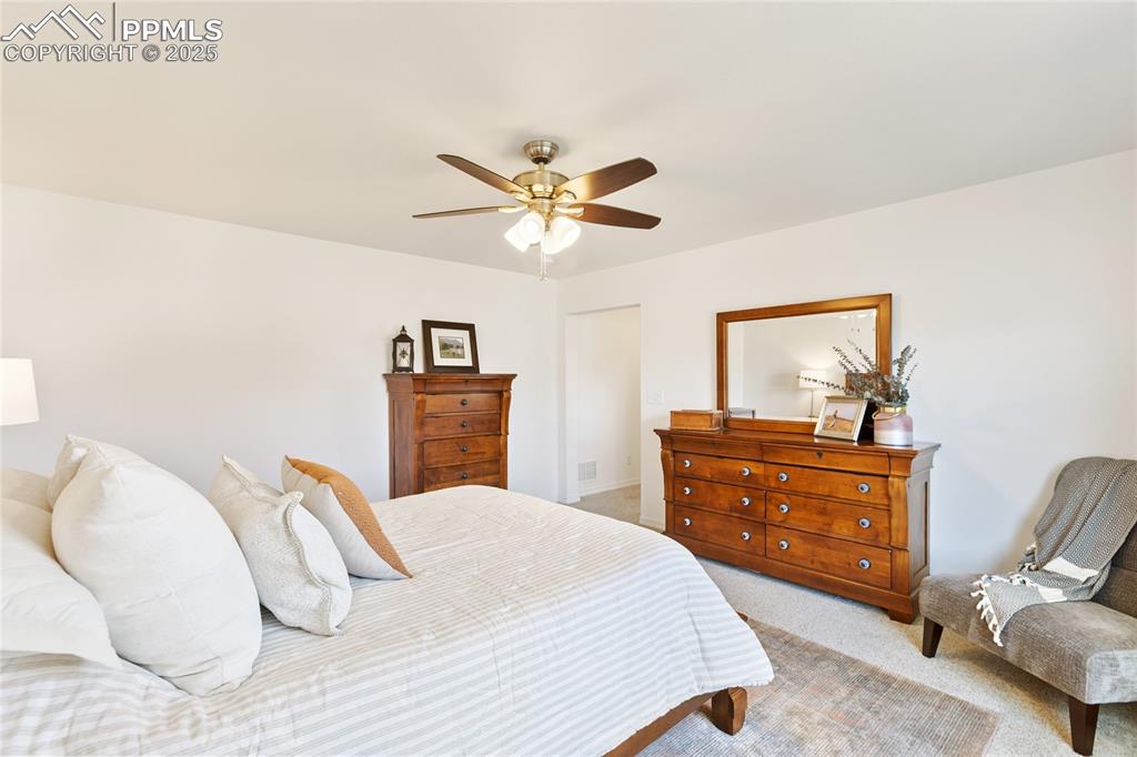 Image 18 of 48: Bedroom