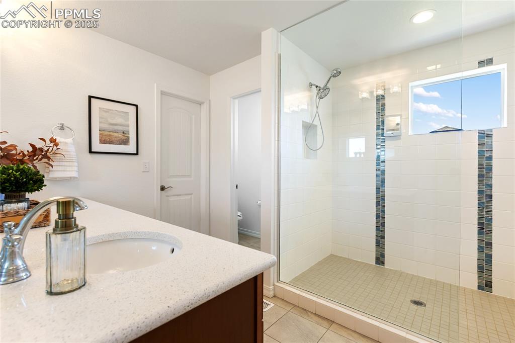 Image 20 of 48: Bathroom