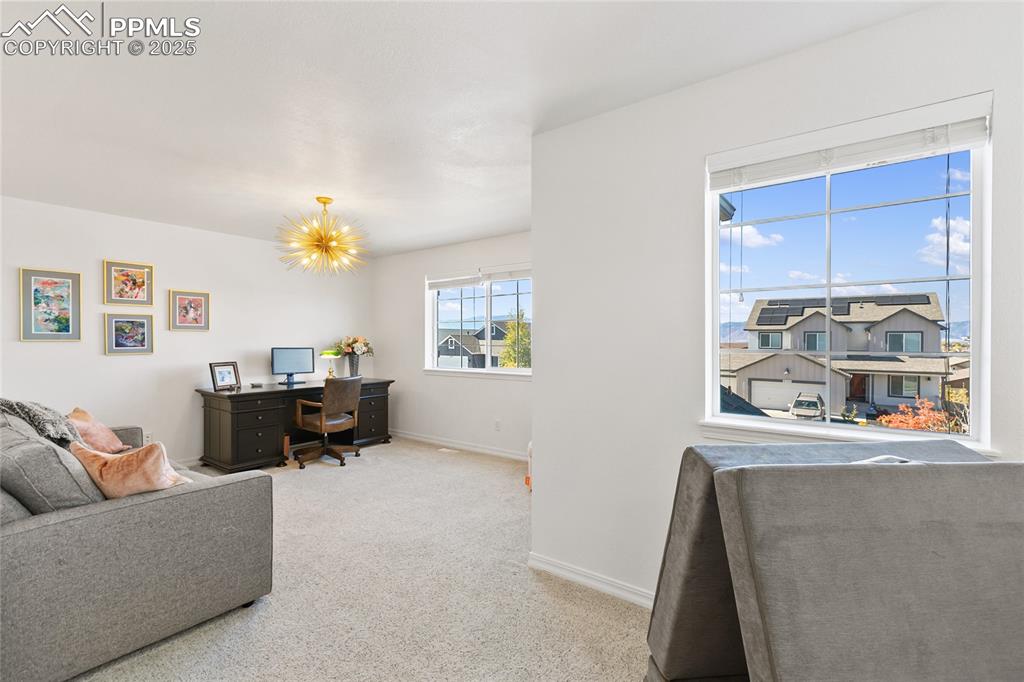 Image 28 of 48: Office