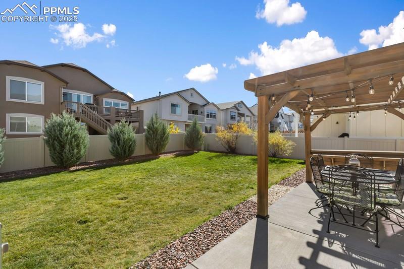 Image 41 of 48: Yard