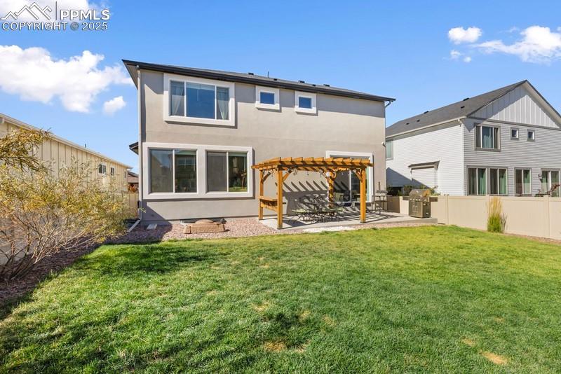 Image 46 of 48: Back of Structure