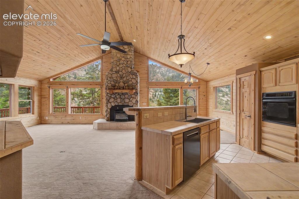 Image 13 of 46: Kitchen