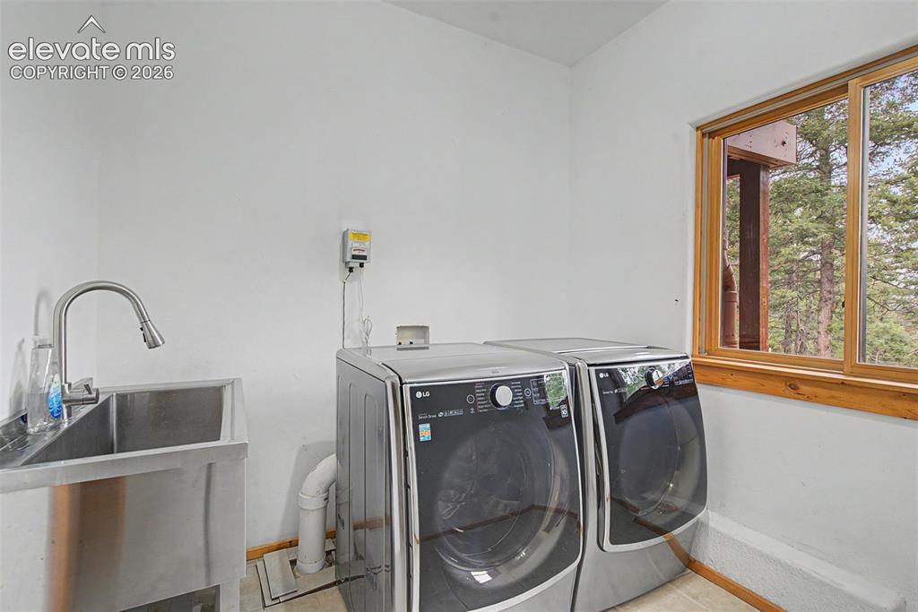 Image 35 of 46: Laundry