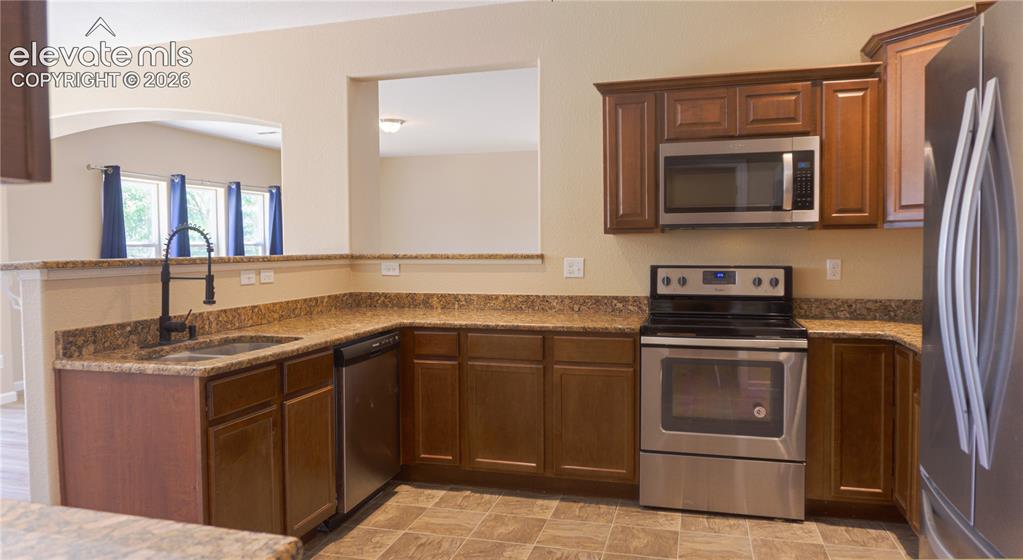Image 10 of 32: Kitchen