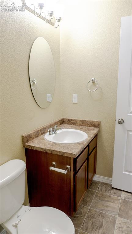 Image 24 of 32: Bathroom