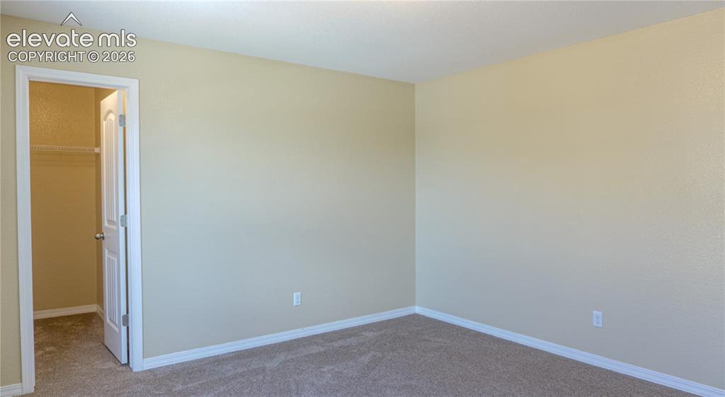 Image 26 of 32: Bedroom