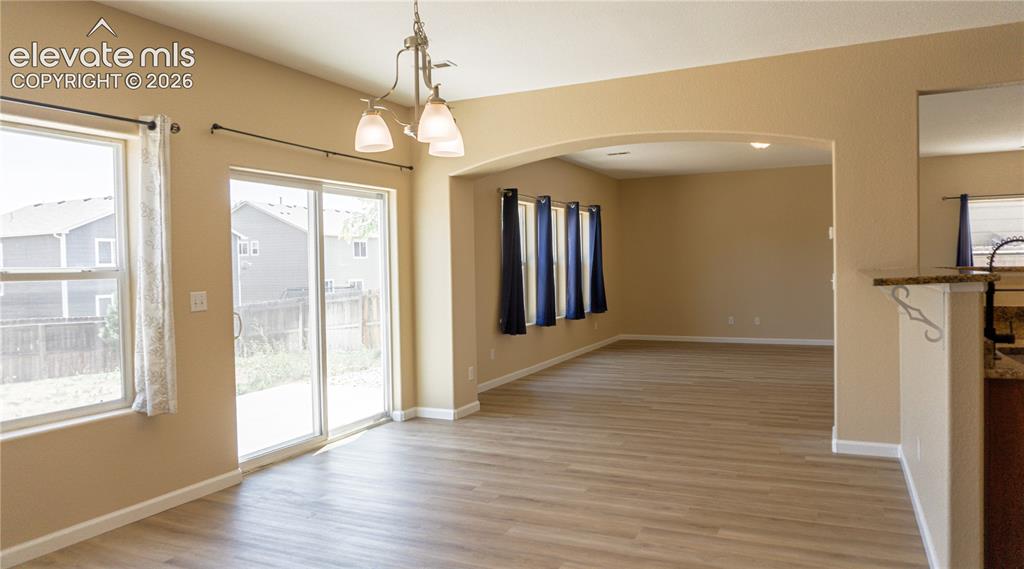 Image 3 of 32: Open concept with Walk-out