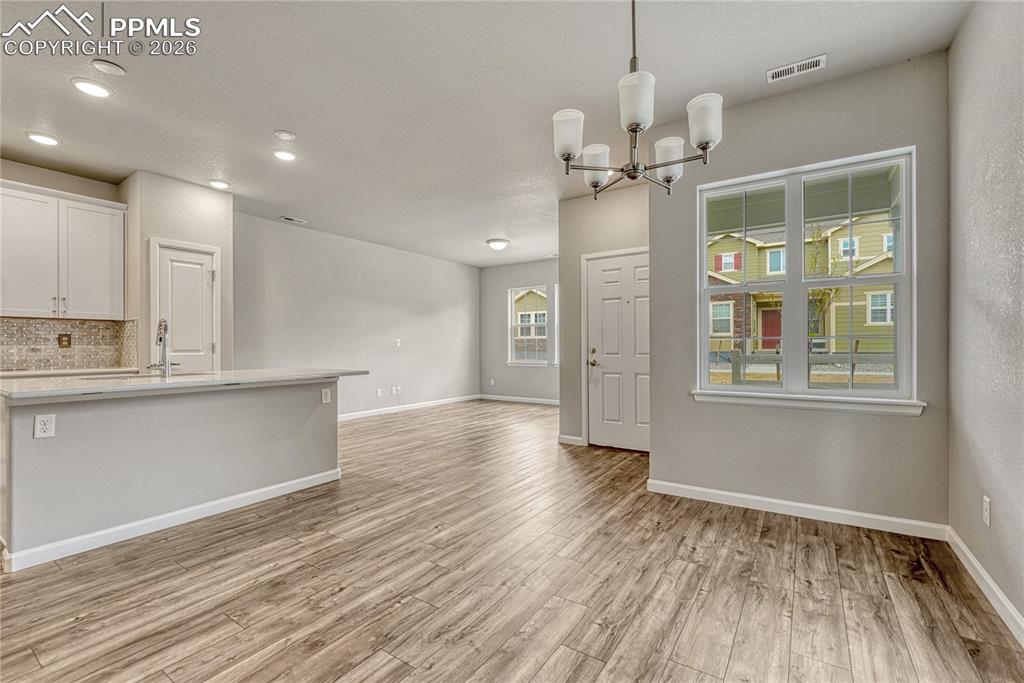 Image 13 of 40: Dining Area