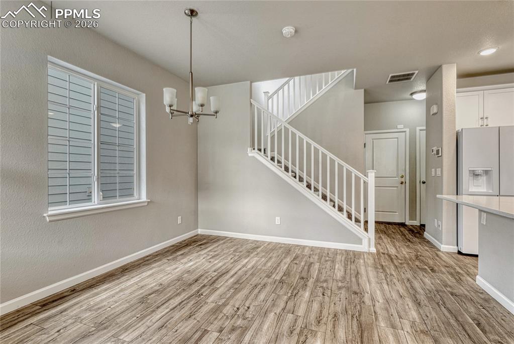 Image 14 of 40: Dining Area