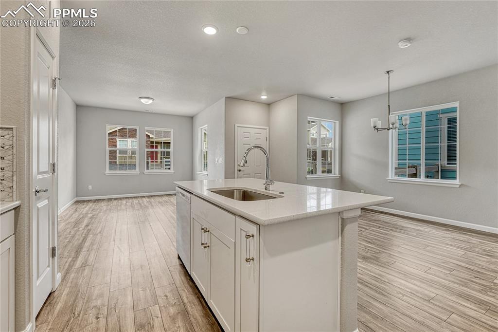 Image 16 of 40: Kitchen