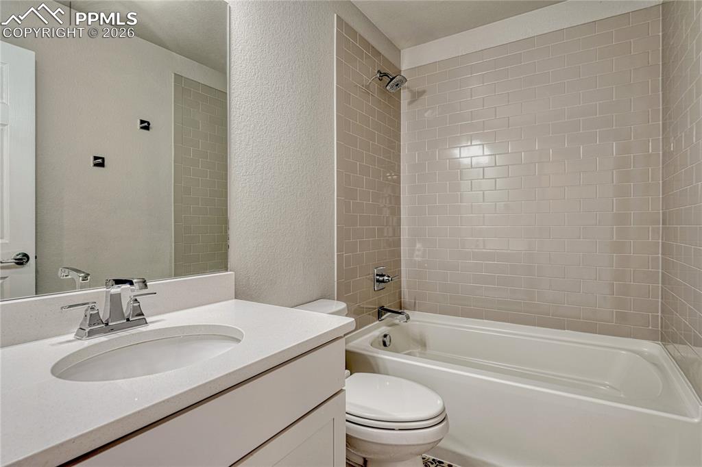 Image 30 of 40: Bathroom