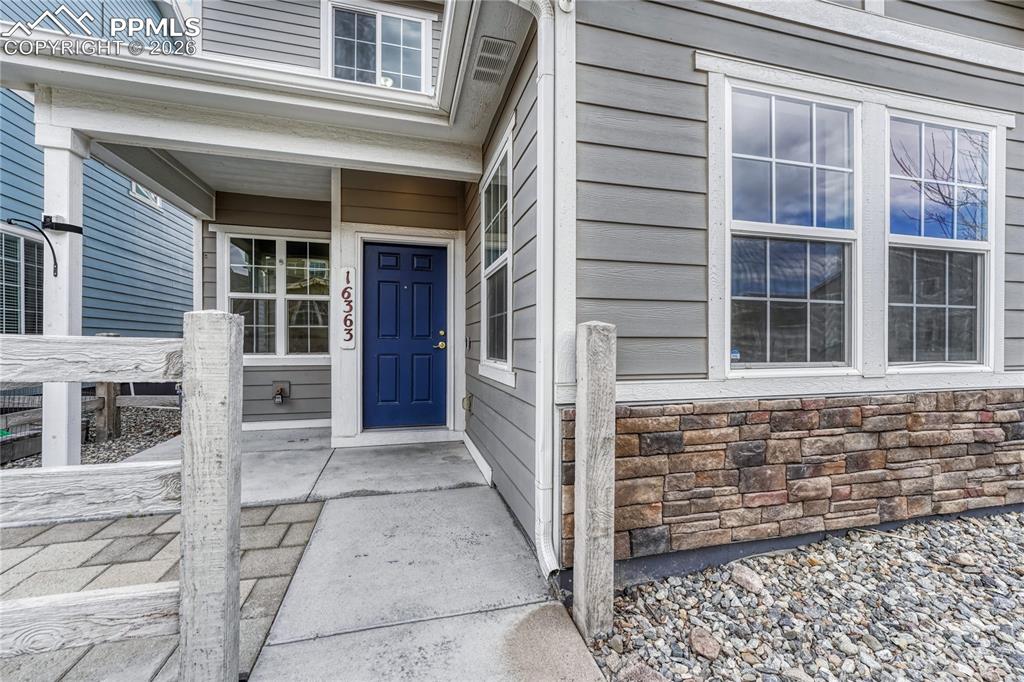 Image 4 of 40: Entry