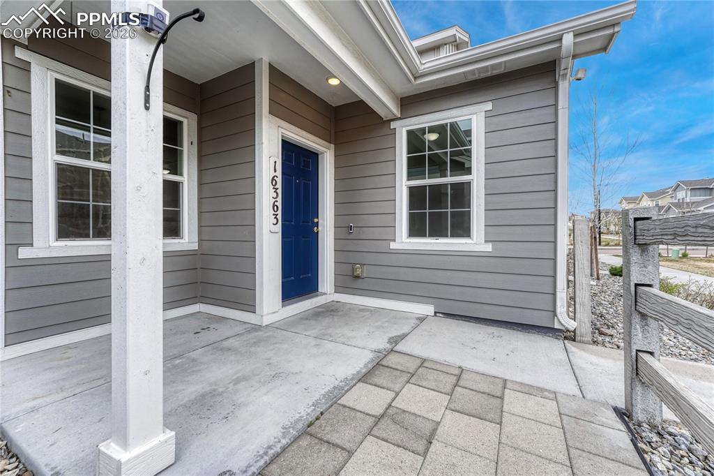 Image 5 of 40: Entry