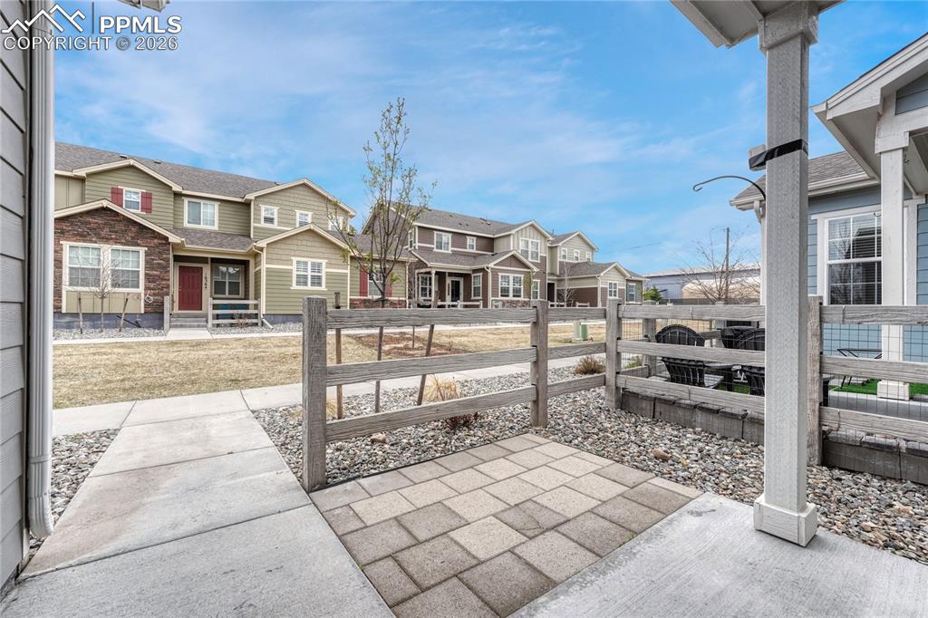 Image 7 of 40: Patio