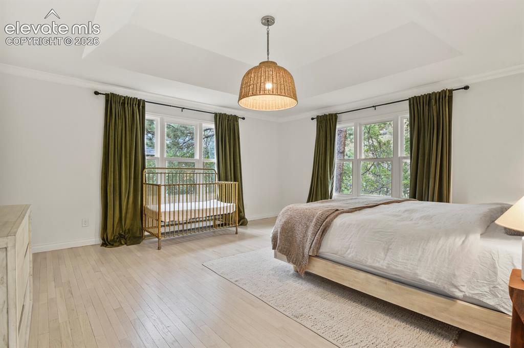 Image 16 of 34: Bedroom