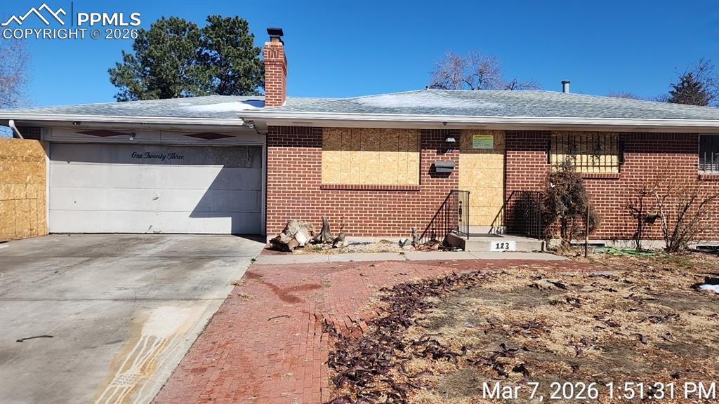 Image 3 of 5: Front of Structure