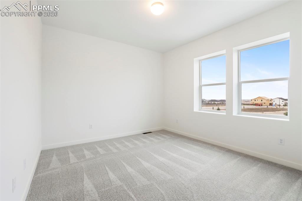 Image 12 of 27: Bedroom