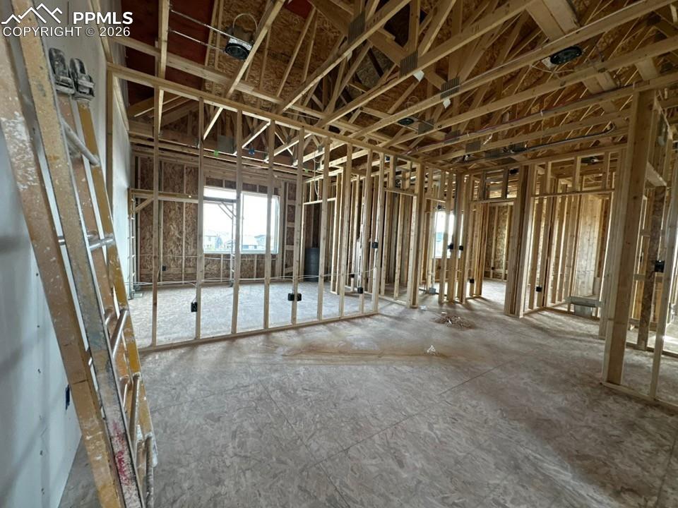 Image 18 of 27: Loft
