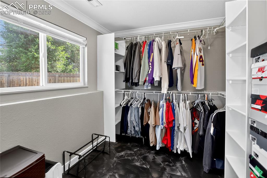 Image 13 of 15: Closet