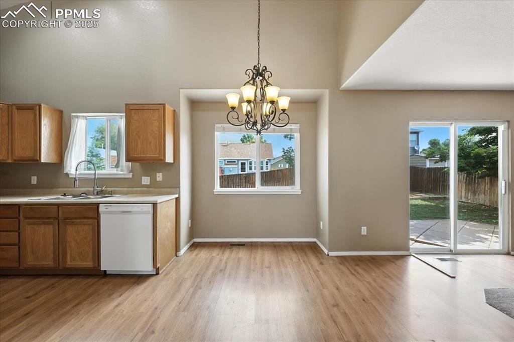Image 11 of 46: Kitchen