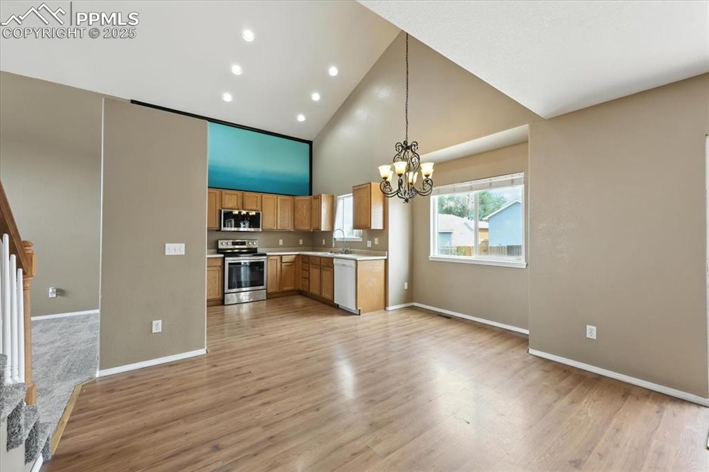 Image 12 of 46: Kitchen
