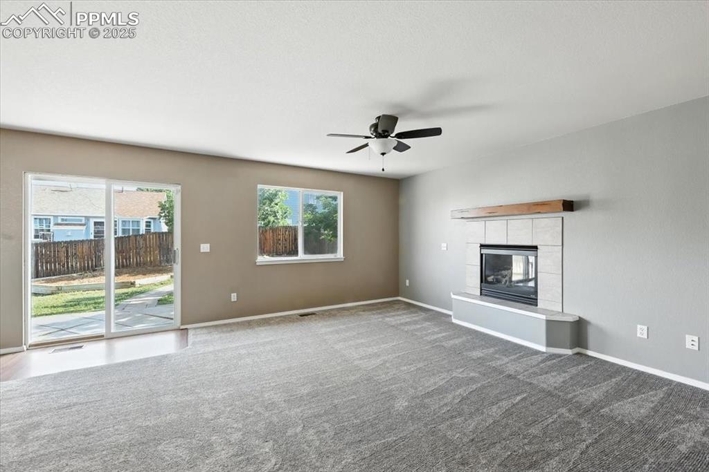 Image 17 of 46: Living Room