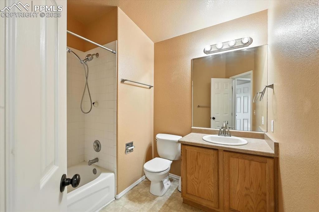 Image 22 of 46: Bathroom